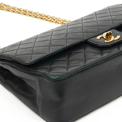 Chanel Vintage zeitlose klassische mittlere Doppelklappen-Tasche Schwarz gestepptes Lammleder mit 24K goldplattierter Hardware und Mademoiselle-Kette