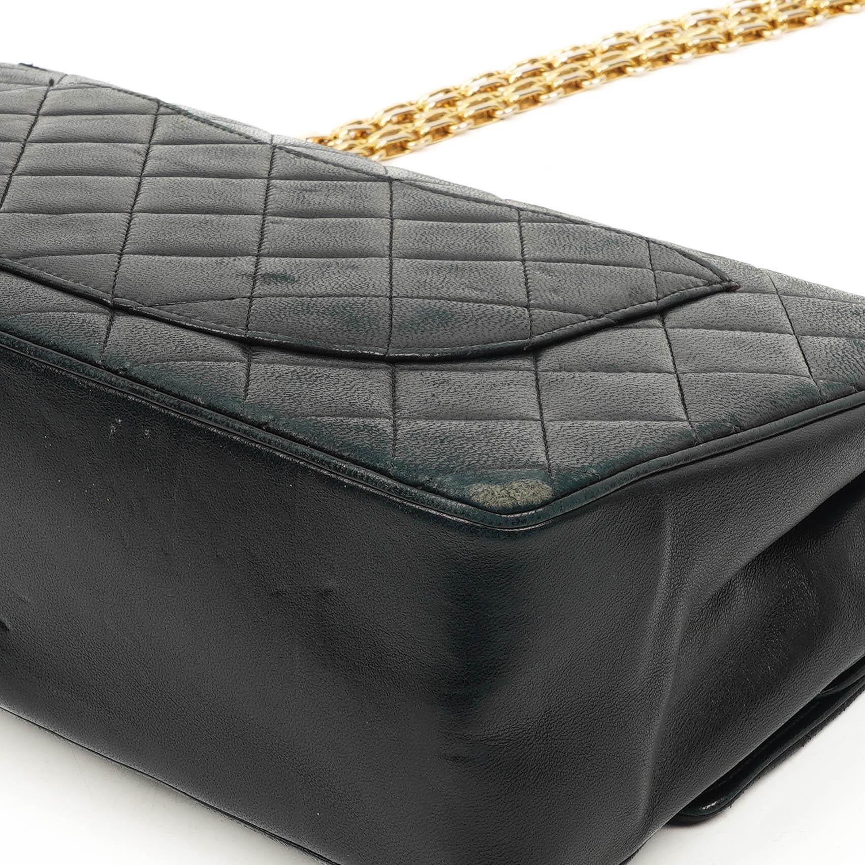 Chanel Vintage zeitlose klassische mittlere Doppelklappen-Tasche Schwarz gestepptes Lammleder mit 24K goldplattierter Hardware und Mademoiselle-Kette