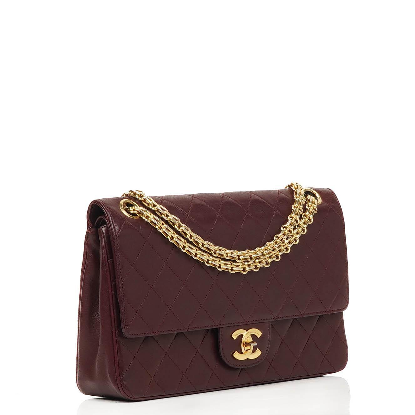 Chanel Vintage Zeitlos Klassisch Medium Doppelklapptasche Burgunder Gequiltetes Lammleder mit Goldfarbenem Hardware und Mademoiselle Kette