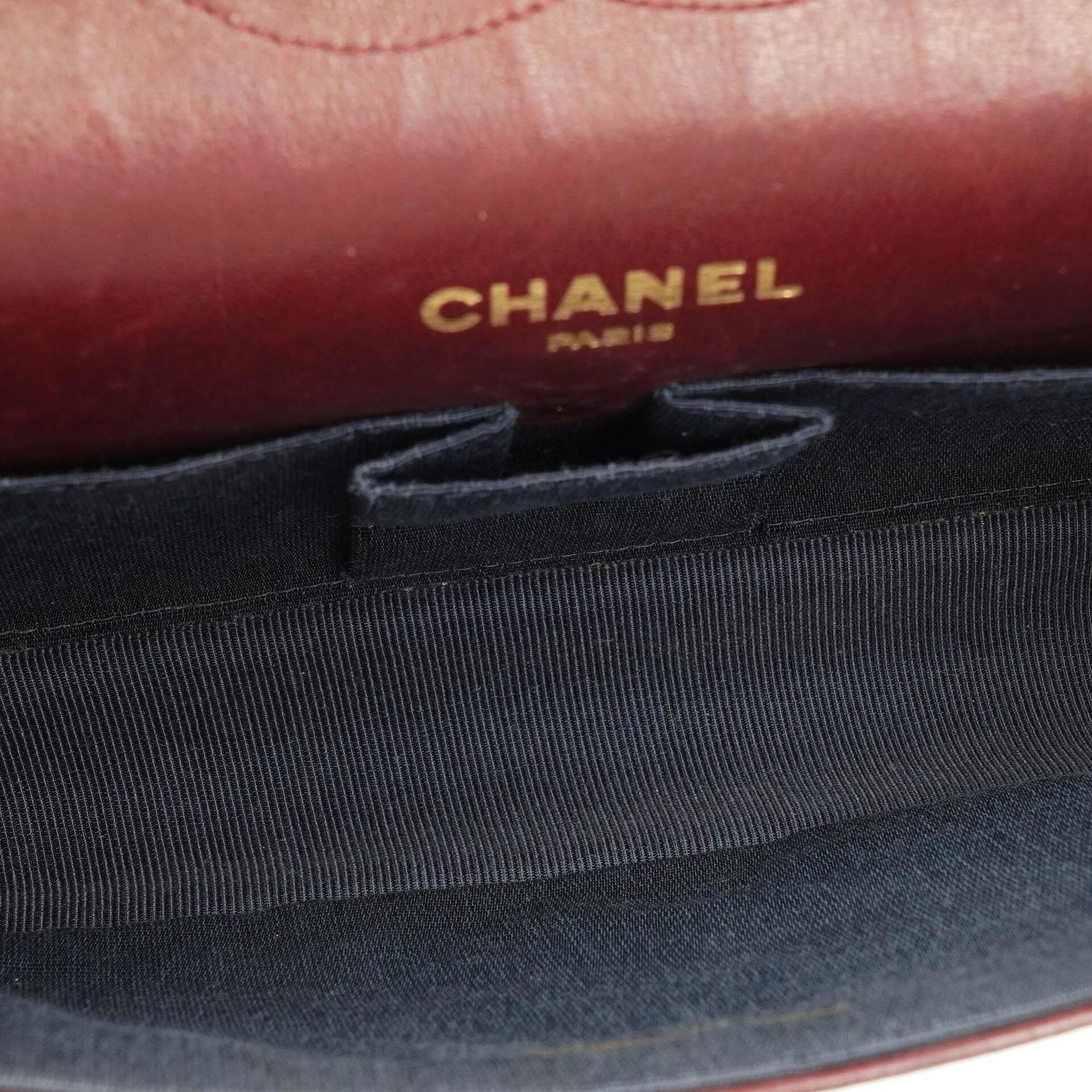 Chanel Vintage Zeitlos Klassisch Medium Doppelklapptasche Burgunder Gequiltetes Lammleder mit Goldfarbenem Hardware und Mademoiselle Kette