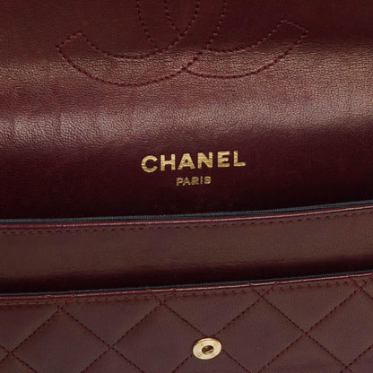 Chanel Vintage Zeitlos Klassisch Medium Doppelklapptasche Burgunder Gequiltetes Lammleder mit Goldfarbenem Hardware und Mademoiselle Kette