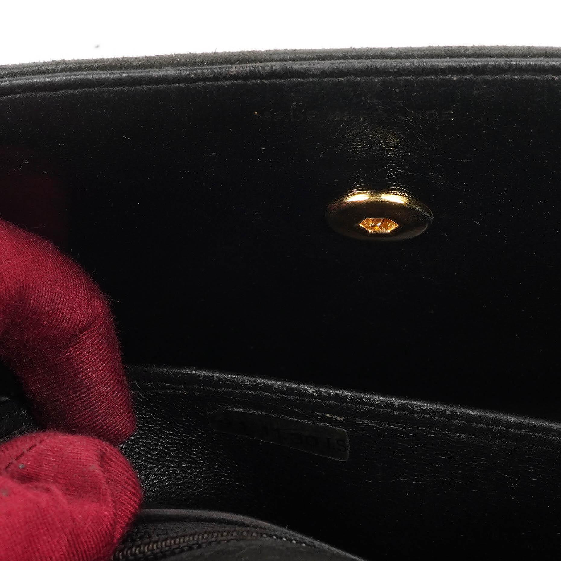 Chanel Mini Trapez Klappentasche Schwarz Gepolstertes Wildleder Mit 24K vergoldeter Hardware