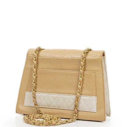 Chanel Vintage Trapezoid Single Flap Tasche aus beige-weißem gestepptem Leder mit goldfarbenen Beschlägen