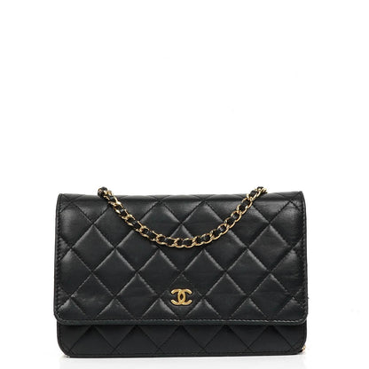Chanel Wallet On Chain WOC schwarzes gestepptes Lammleder mit goldfarbenen Beschlägen