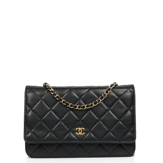 Chanel Wallet On Chain WOC schwarzes gestepptes Lammleder mit goldfarbenen Beschlägen