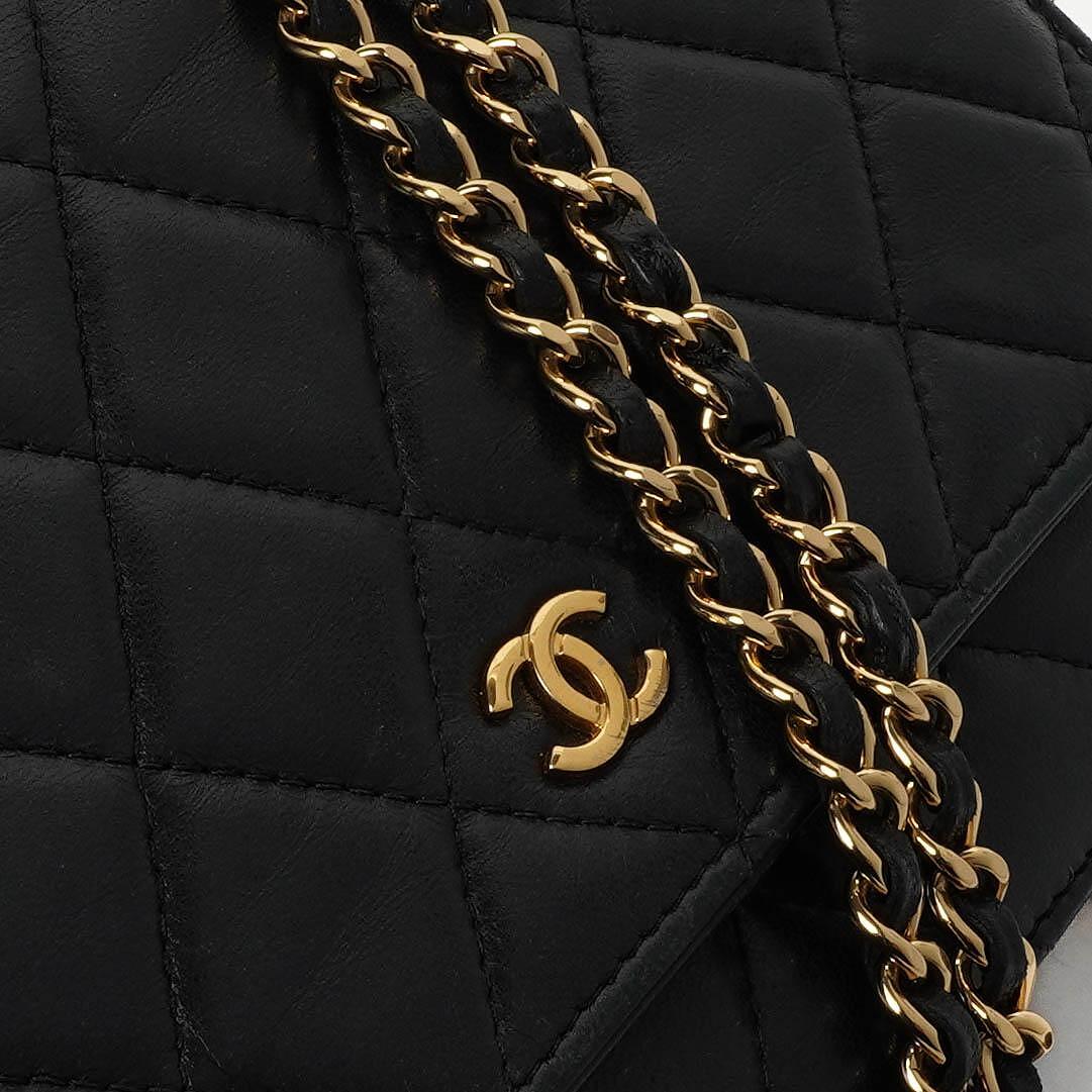Chanel Wallet On Chain WOC schwarzes gestepptes Lammleder mit goldfarbenen Beschlägen