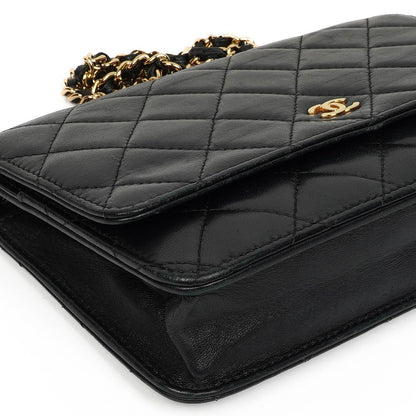 Chanel Wallet On Chain WOC schwarzes gestepptes Lammleder mit goldfarbenen Beschlägen