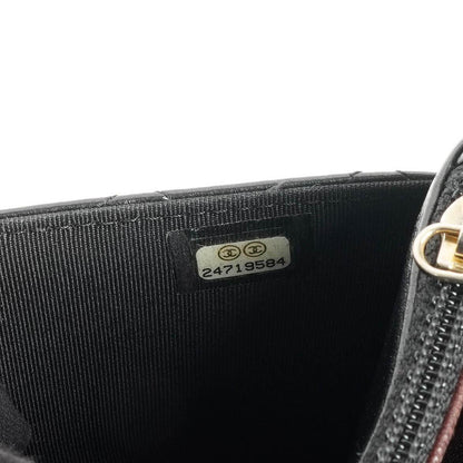 Chanel Wallet On Chain WOC schwarzes gestepptes Lammleder mit goldfarbenen Beschlägen