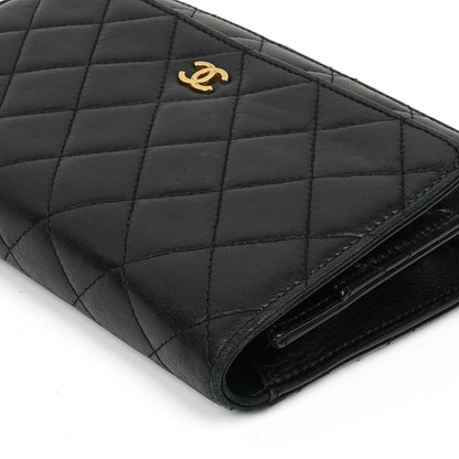 Chanel Wallet On Chain WOC schwarzes gestepptes Lammleder mit goldfarbenen Beschlägen