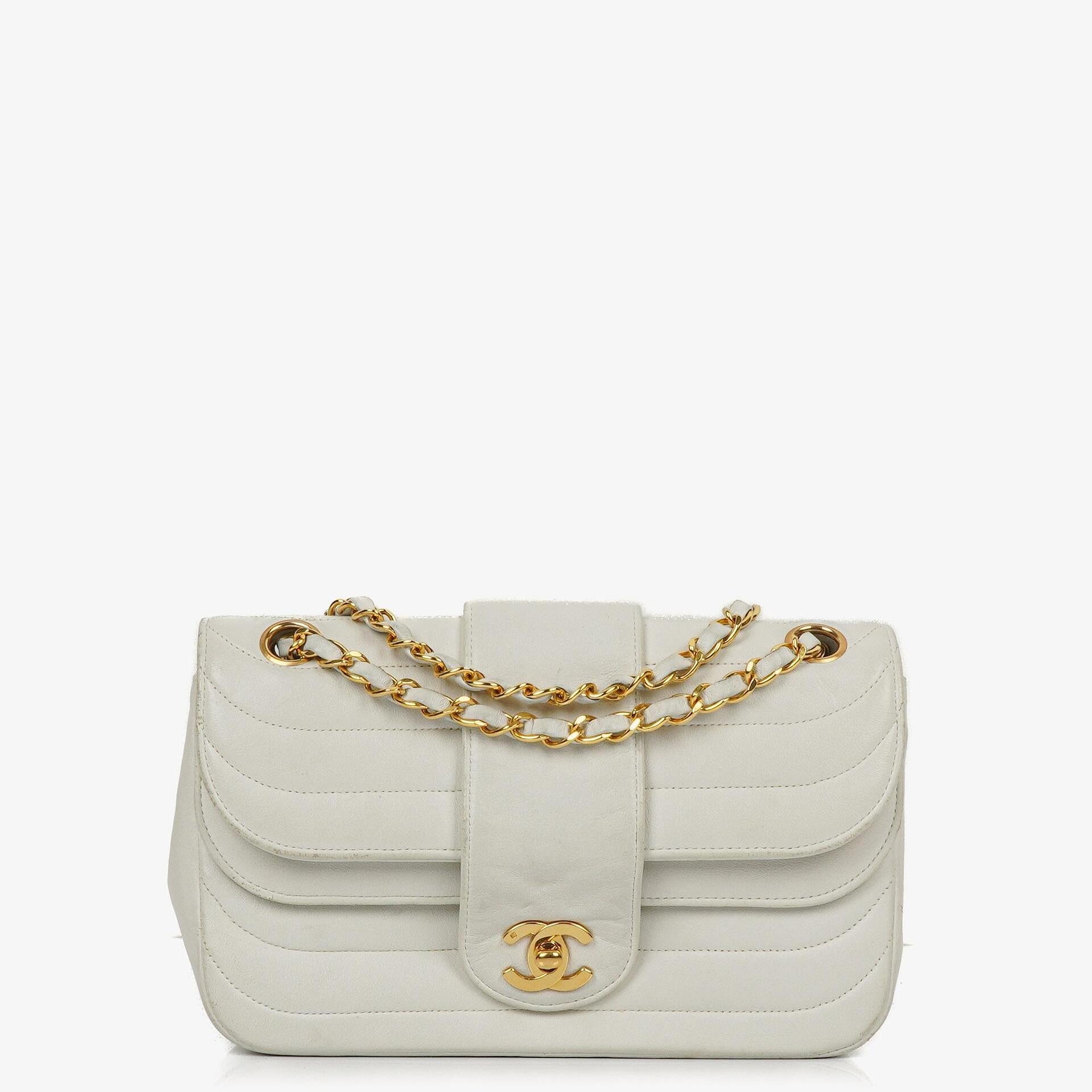 Chanel Kleine horizontale Double Flap Tasche in Weiß mit Steppung und 24K vergoldeter Hardware