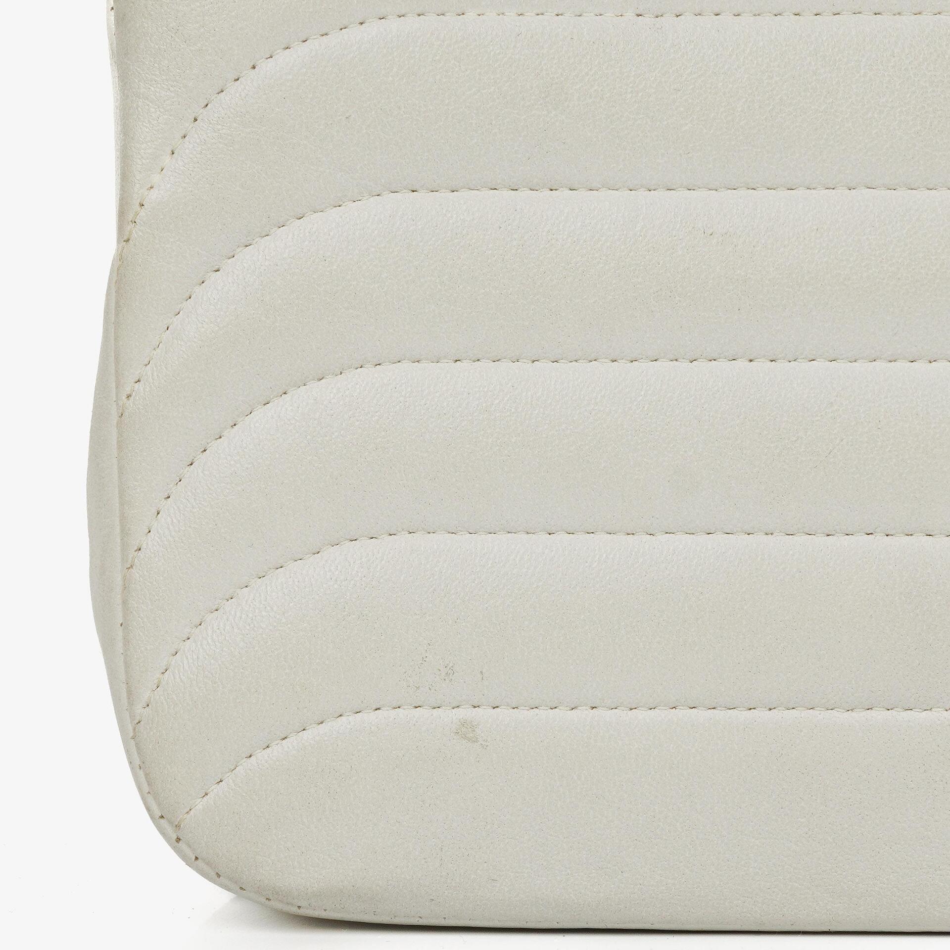 Chanel Kleine horizontale Double Flap Tasche in Weiß mit Steppung und 24K vergoldeter Hardware