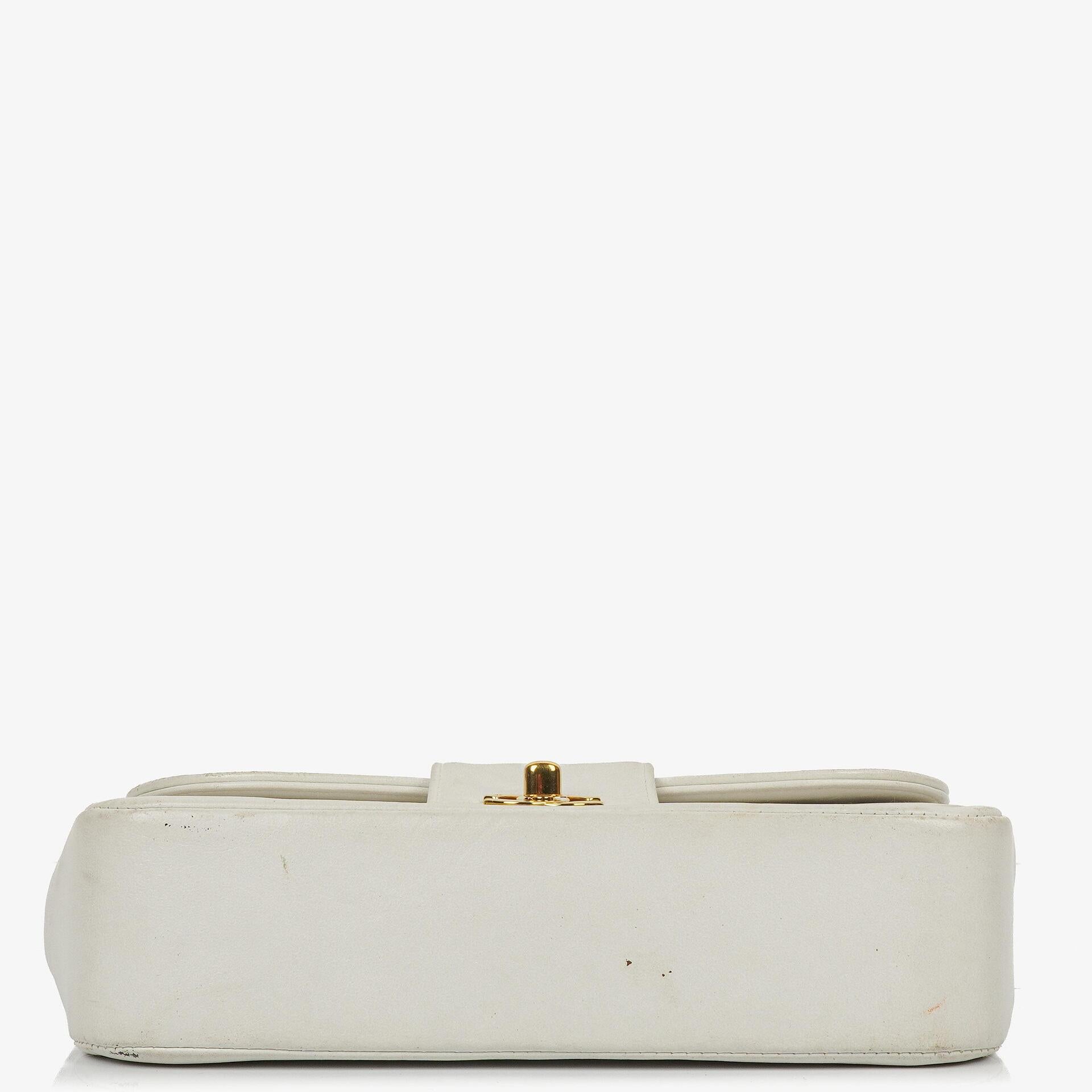 Chanel Kleine horizontale Double Flap Tasche in Weiß mit Steppung und 24K vergoldeter Hardware