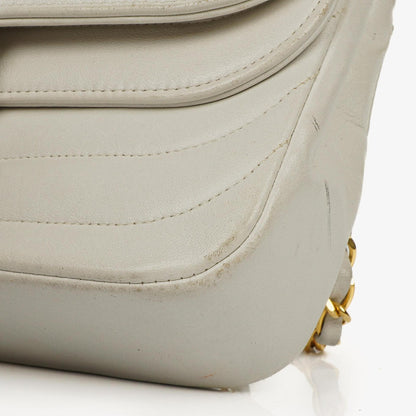 Chanel Kleine horizontale Double Flap Tasche in Weiß mit Steppung und 24K vergoldeter Hardware