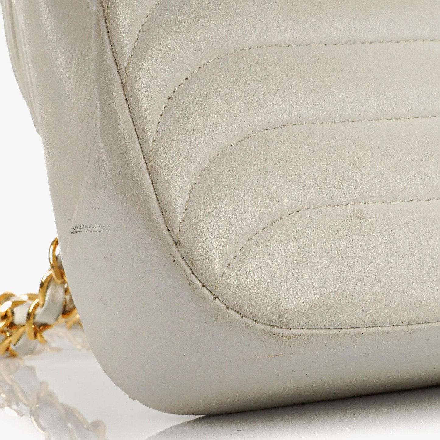Chanel Kleine horizontale Double Flap Tasche in Weiß mit Steppung und 24K vergoldeter Hardware