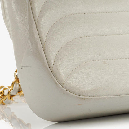 Chanel Kleine horizontale Double Flap Tasche in Weiß mit Steppung und 24K vergoldeter Hardware