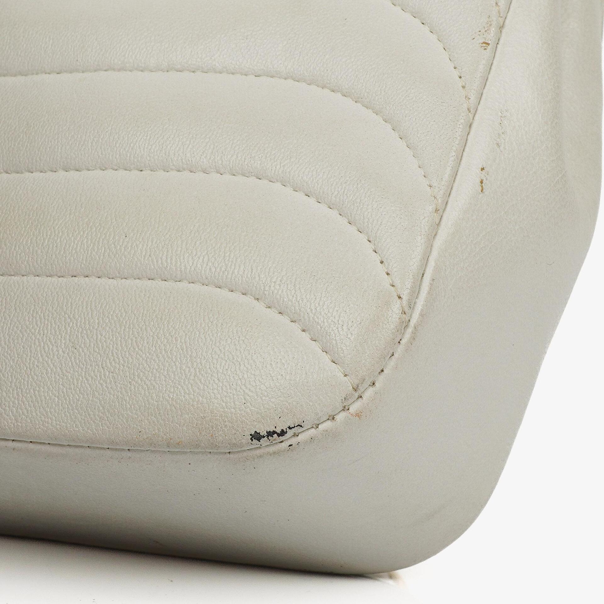 Chanel Kleine horizontale Double Flap Tasche in Weiß mit Steppung und 24K vergoldeter Hardware