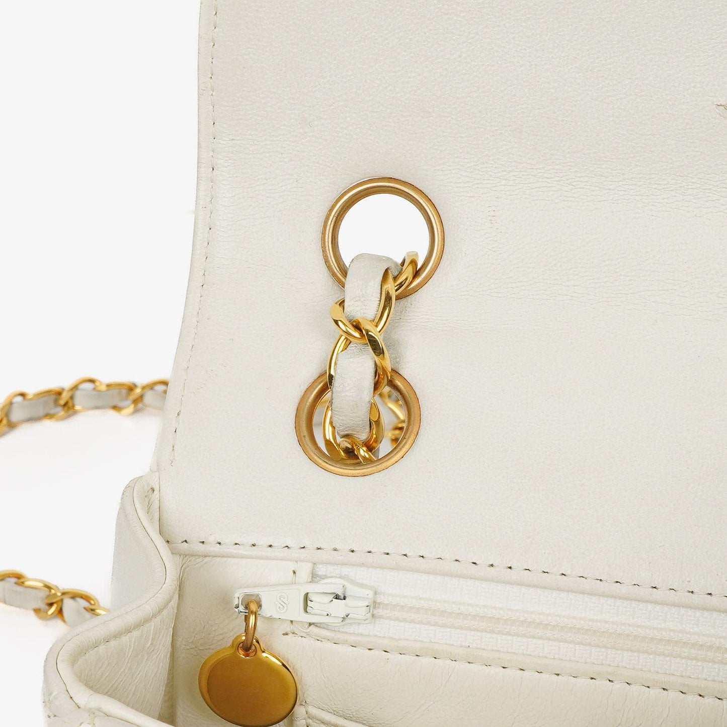 Chanel Kleine horizontale Double Flap Tasche in Weiß mit Steppung und 24K vergoldeter Hardware
