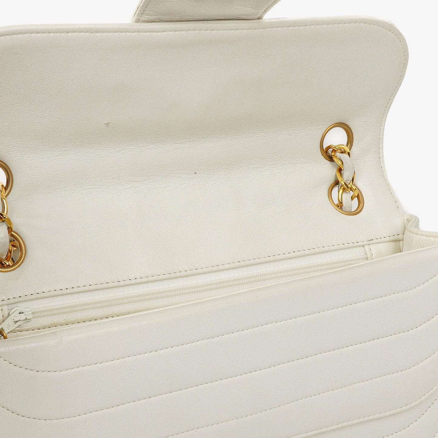 Chanel Kleine horizontale Double Flap Tasche in Weiß mit Steppung und 24K vergoldeter Hardware