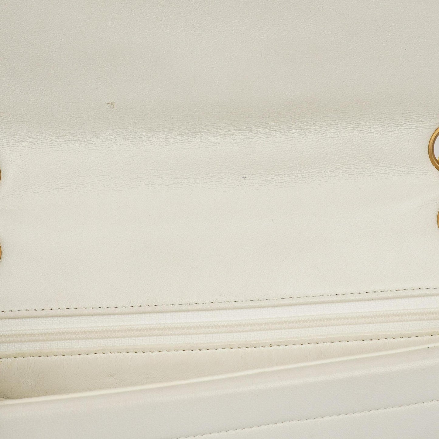 Chanel Kleine horizontale Double Flap Tasche in Weiß mit Steppung und 24K vergoldeter Hardware