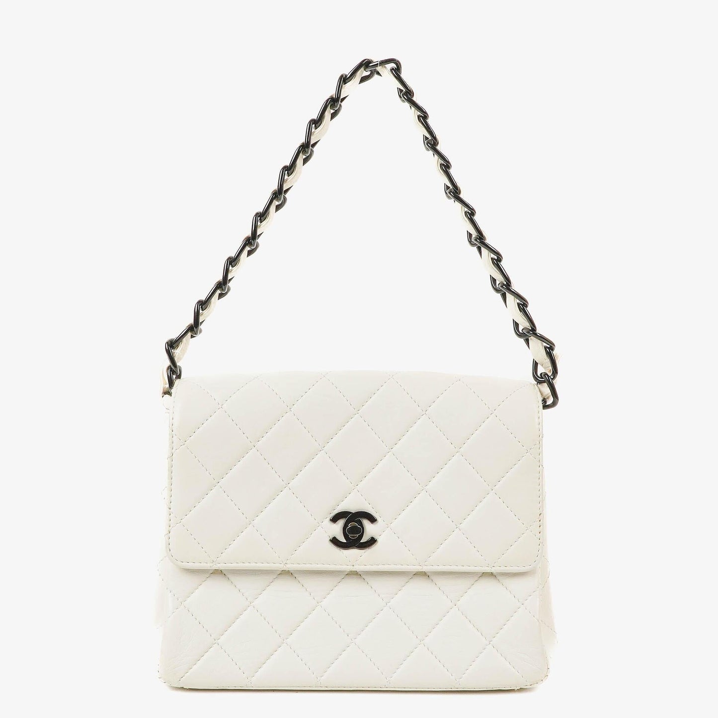 Chanel Schultertasche aus weißem gestepptem Lammleder mit Kunststoffbeschlägen
