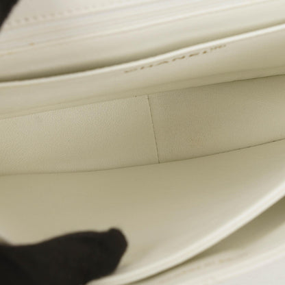 Chanel Schultertasche aus weißem gestepptem Lammleder mit Kunststoffbeschlägen
