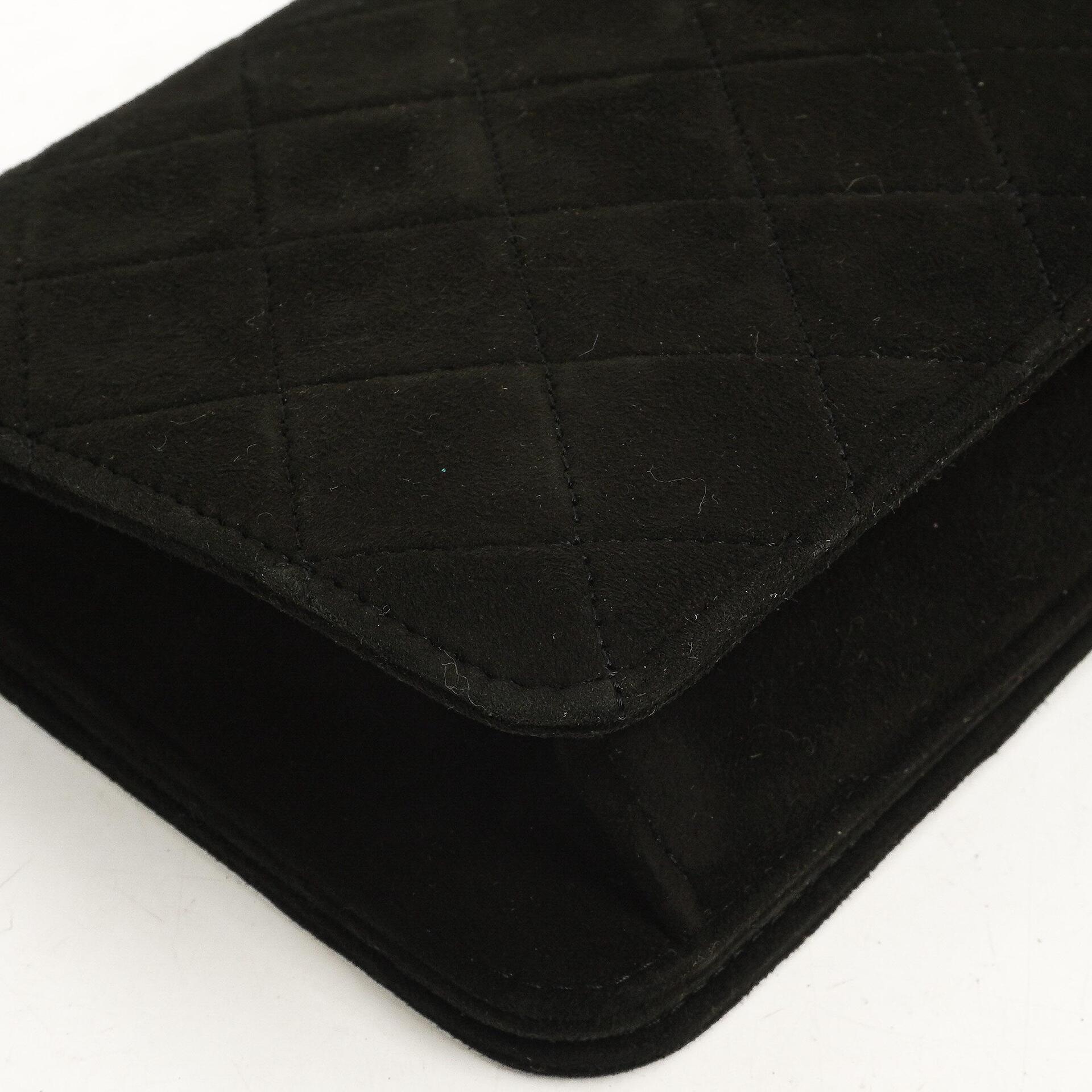 Chanel WOC Mini Klassische Vollklappen Schwarze Gequiltete Wildleder Mit 24K Goldbeschichtetem Zubehör