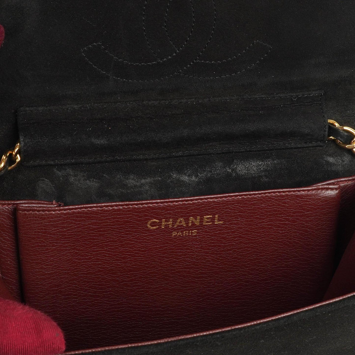 Chanel WOC Mini Klassische Vollklappen Schwarze Gequiltete Wildleder Mit 24K Goldbeschichtetem Zubehör