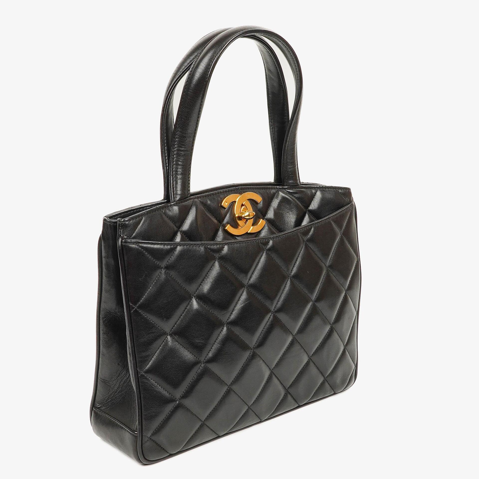 Chanel XL CC Logo Tote Tasche aus schwarzem gestepptem Leder