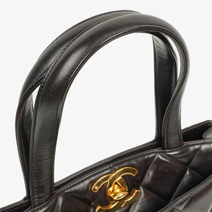 Chanel XL CC Logo Tote Tasche aus schwarzem gestepptem Leder