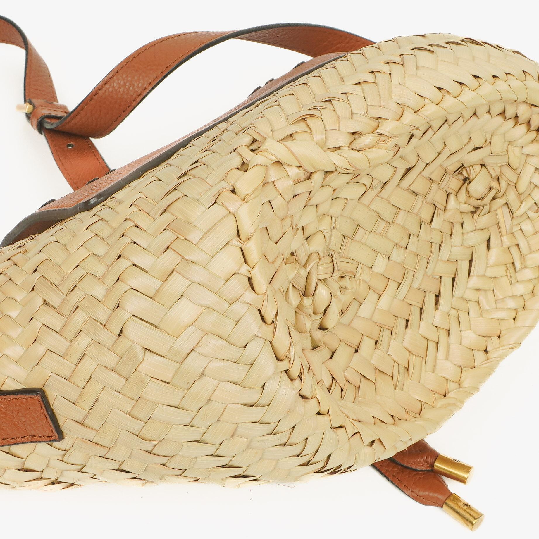 Chloé kleine Marcie Korbtasche aus braunem geflochtenem Raffia und Leder