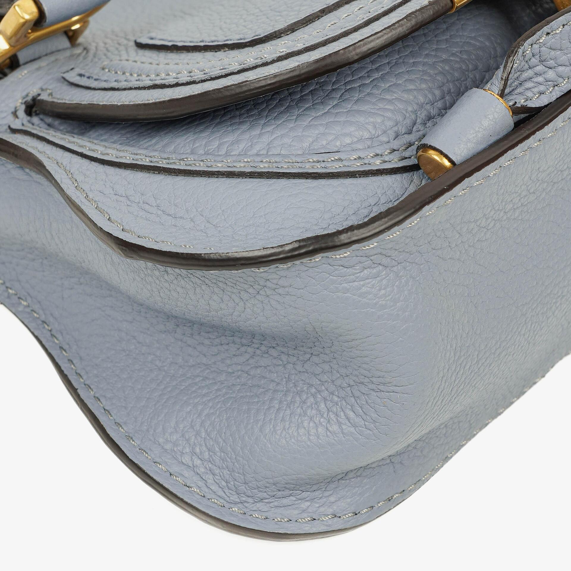Chloé Marcie Mini Tasche aus genarbtem Leder in Ash Blue