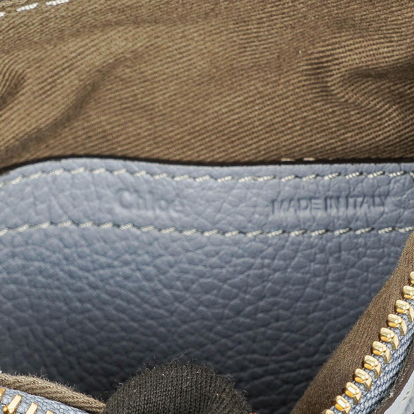 Chloé Marcie Mini Tasche aus genarbtem Leder in Ash Blue