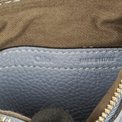 Chloé Marcie Mini Tasche aus genarbtem Leder in Ash Blue