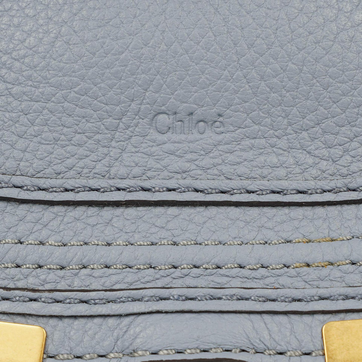 Chloé Marcie Mini Tasche aus genarbtem Leder in Ash Blue