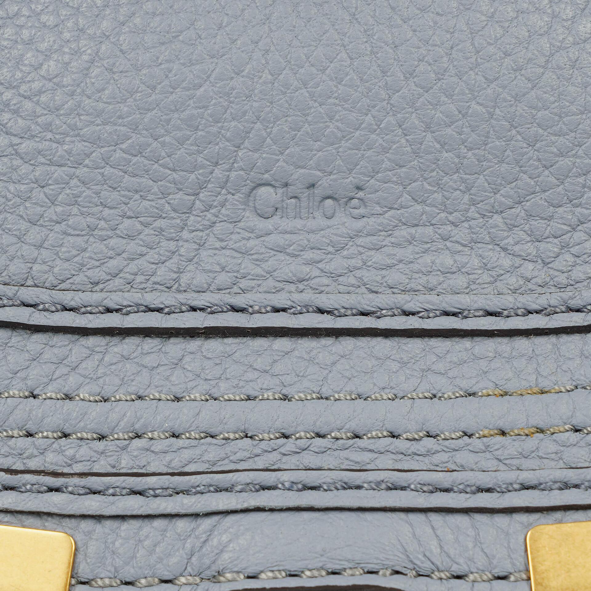 Chloé Marcie Mini Tasche aus genarbtem Leder in Ash Blue