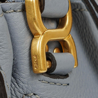Chloé Marcie Mini Tasche aus genarbtem Leder in Ash Blue