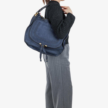 Chloe Marcie Schultertasche aus navyfarbenem Nubuk
