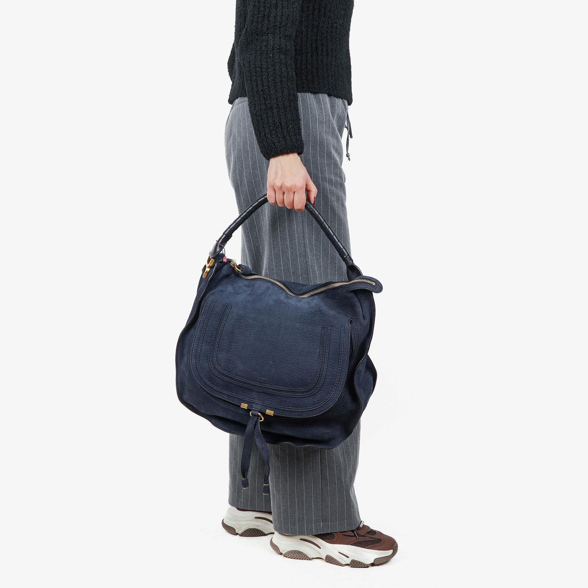 Chloe Marcie Schultertasche aus navyfarbenem Nubuk
