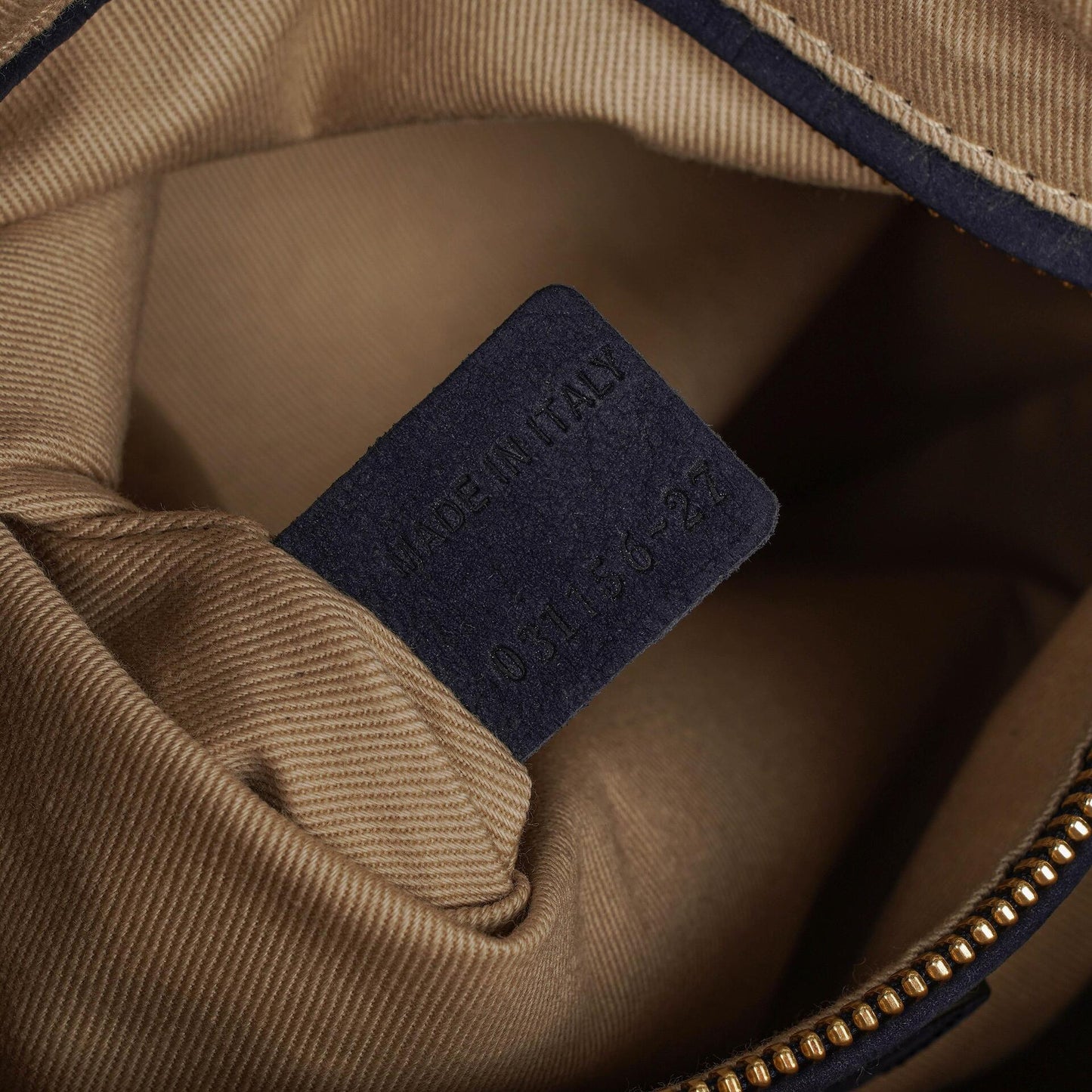 Chloe Marcie Schultertasche aus navyfarbenem Nubuk