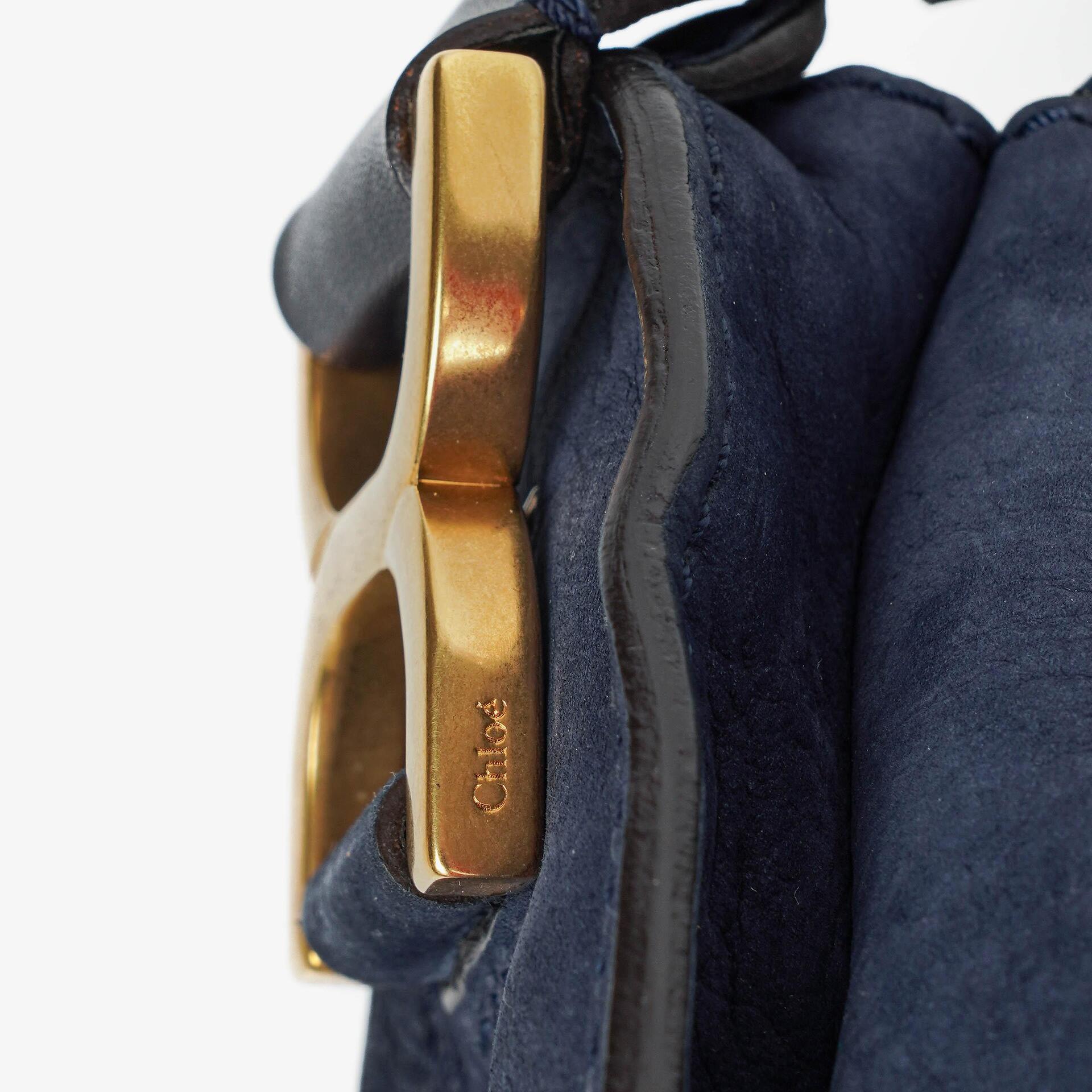 Chloe Marcie Schultertasche aus navyfarbenem Nubuk