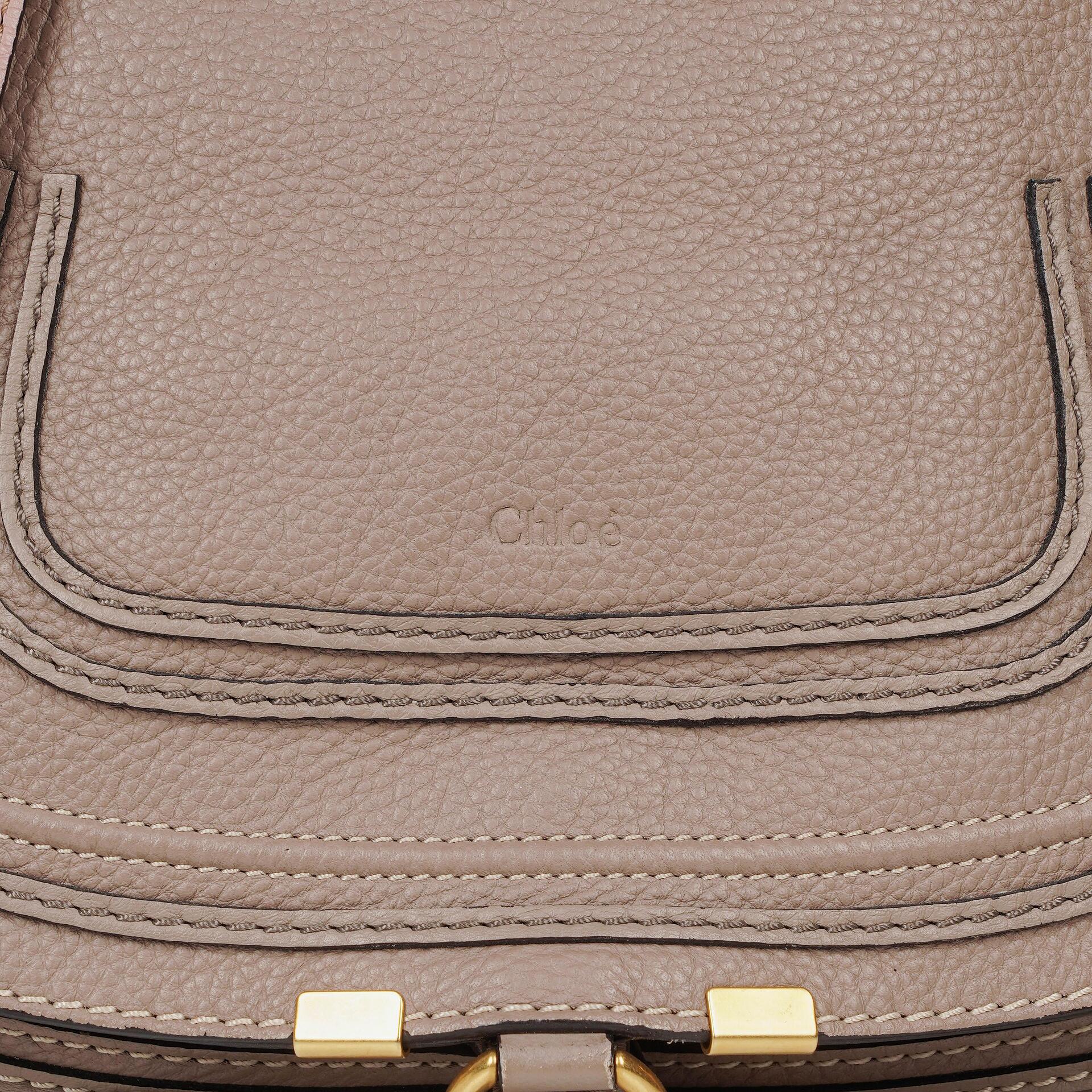 Chloé Marcie Schultertasche aus Leder in Rhino/Dunkel Odalisque Pink