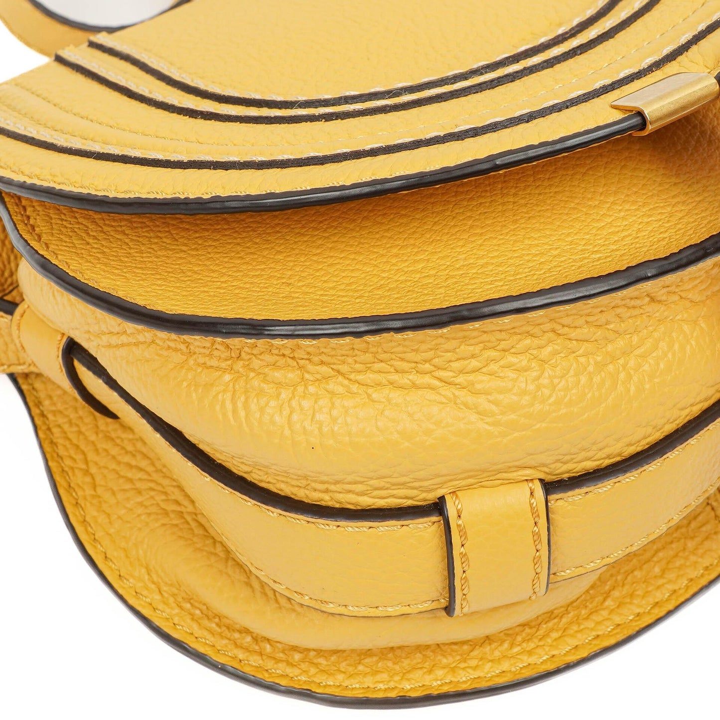 Chloe Marcie Saddle kleine Umhängetasche aus staubgelbem genarbtem Leder