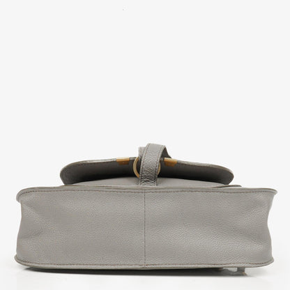 Chloe Marcie Small Tasche aus kaschmirgrauem genarbtem Leder