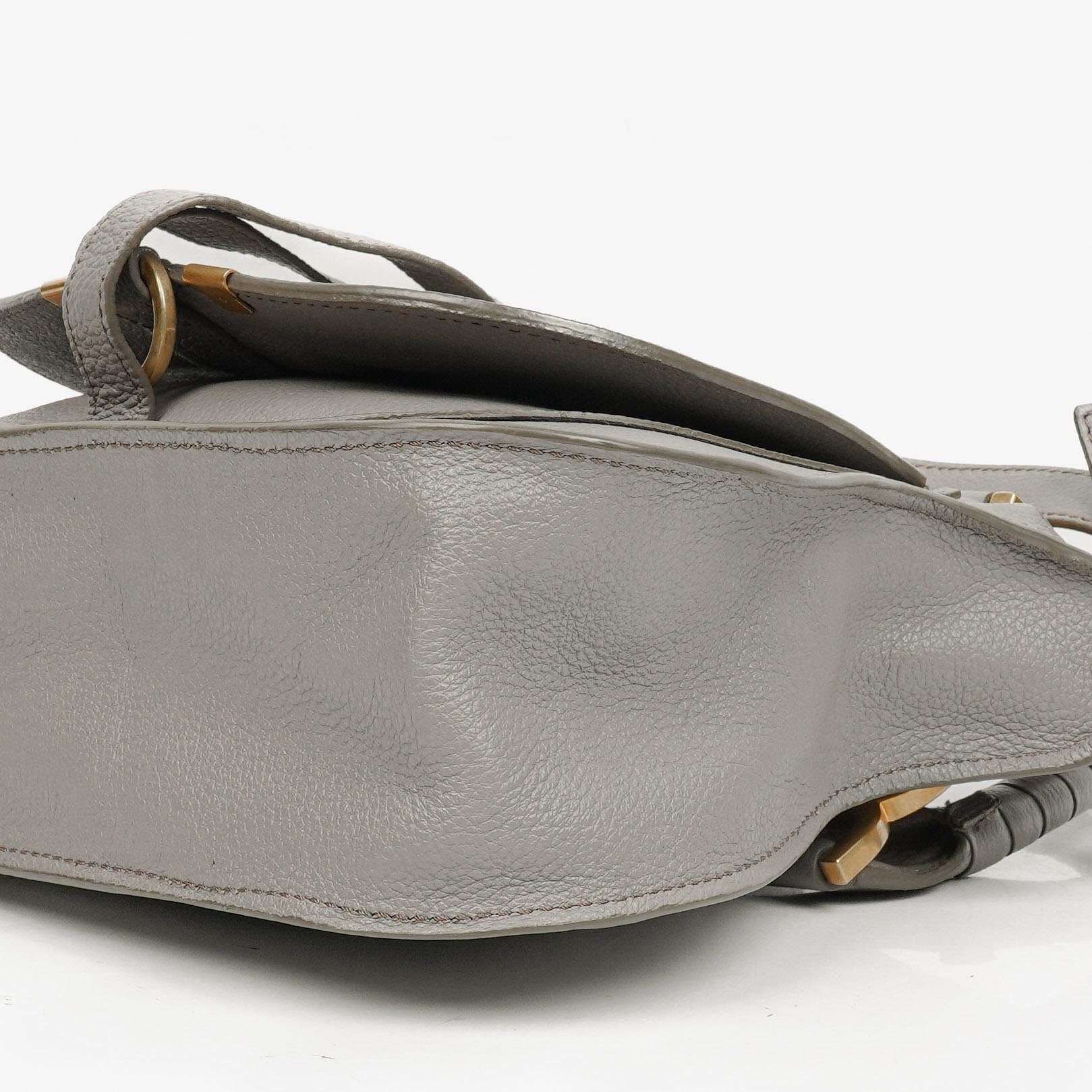 Chloe Marcie Small Tasche aus kaschmirgrauem genarbtem Leder