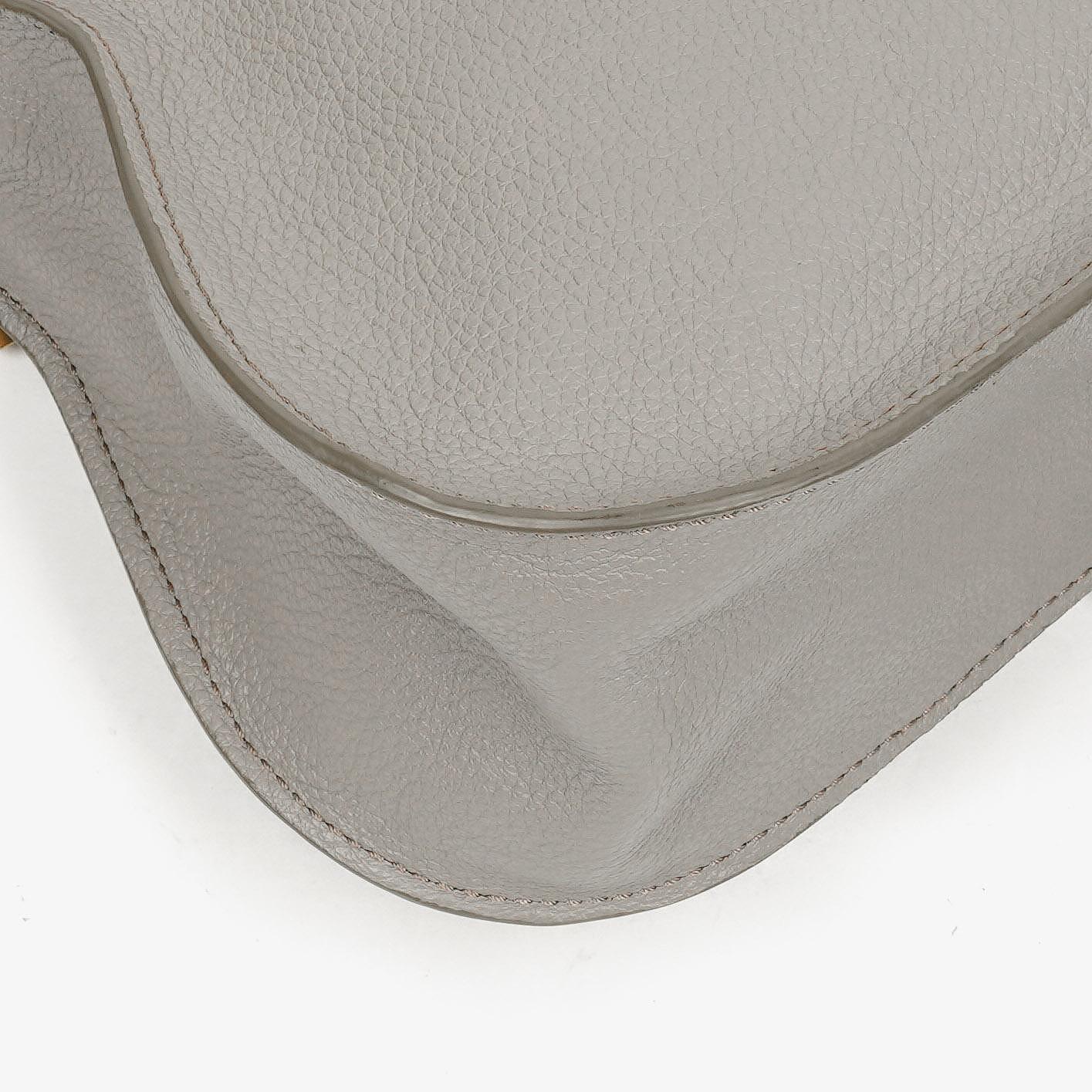 Chloe Marcie Small Tasche aus kaschmirgrauem genarbtem Leder