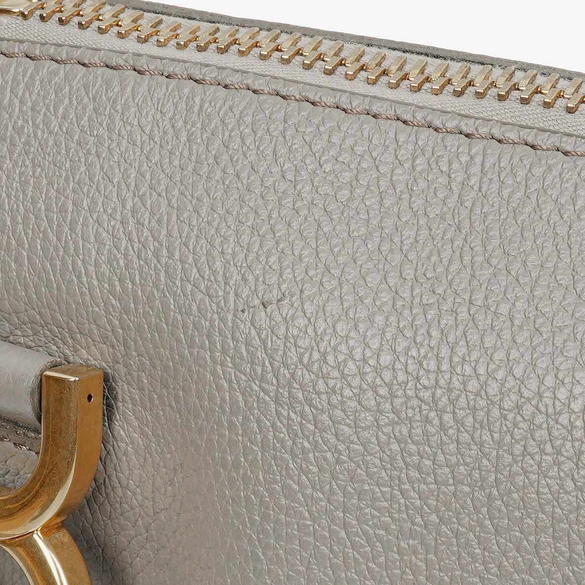 Chloe Marcie Small Tasche aus kaschmirgrauem genarbtem Leder