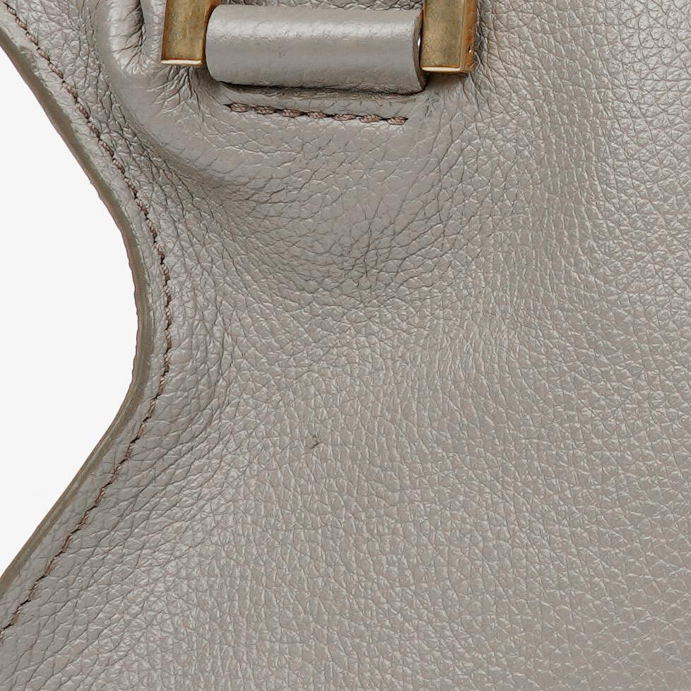 Chloe Marcie Small Tasche aus kaschmirgrauem genarbtem Leder