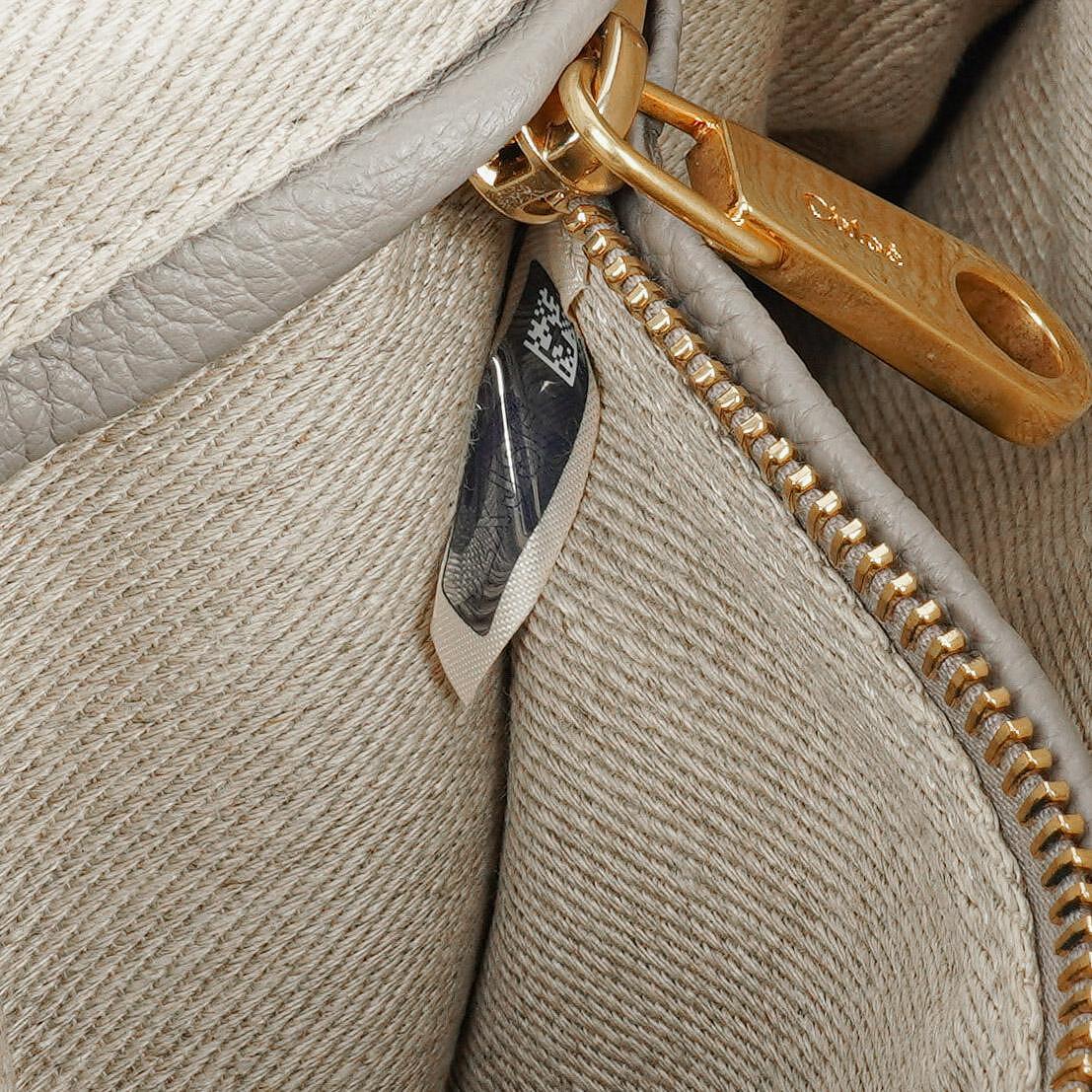 Chloe Marcie Small Tasche aus kaschmirgrauem genarbtem Leder