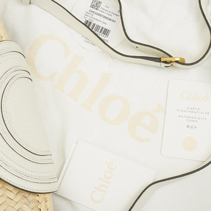 Chloe kleine Marcie Korbtasche aus geflochtenem Raffia und Leder in Weiß/Beige
