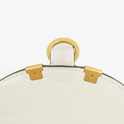 Chloe kleine Marcie Korbtasche aus geflochtenem Raffia und Leder in Weiß/Beige